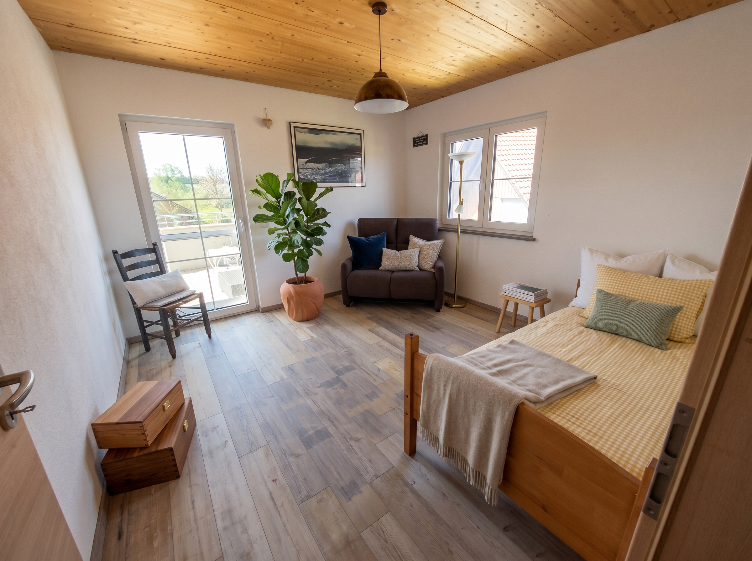 Separates Büro- bzw. Gästezimmer im Obergeschoss